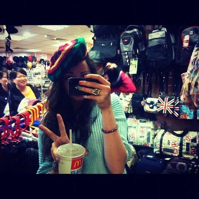 Дівчина готова задовольнити кожного, якщо набере 78999 лайків (11 фото) – фото 11