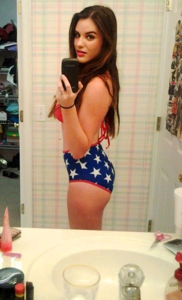 Дівчата перед дзеркалом. Частина 4 (60 фото) – фото 21