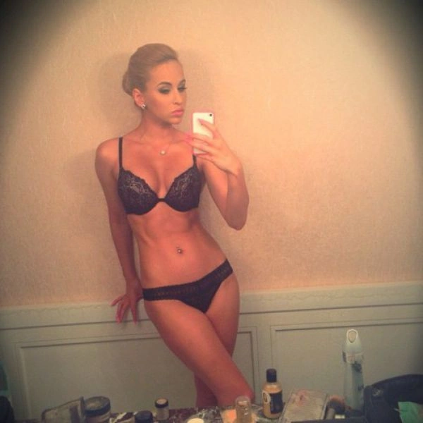 Дівчата перед дзеркалом. Частина 4 (60 фото) – фото 58