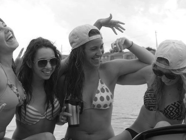 Дівчата розважаються (38 фото) – фото 1