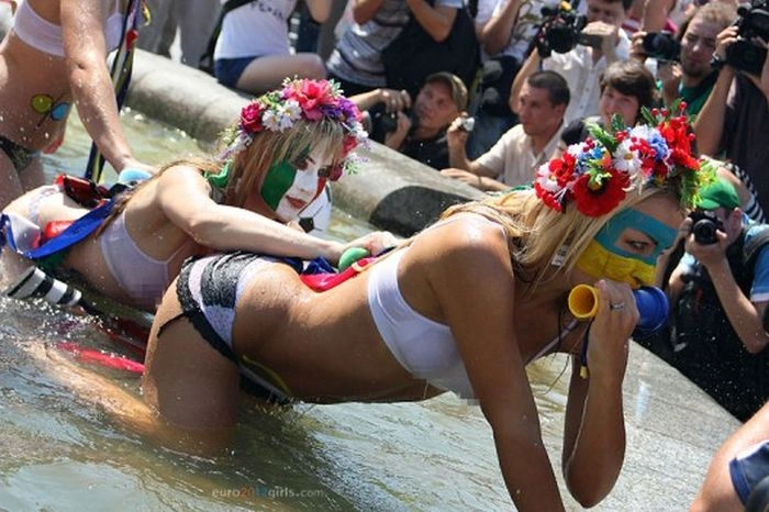 Вболівальниці з чемпіонатів Євро 2008-2012 (80 фото) – фото 27