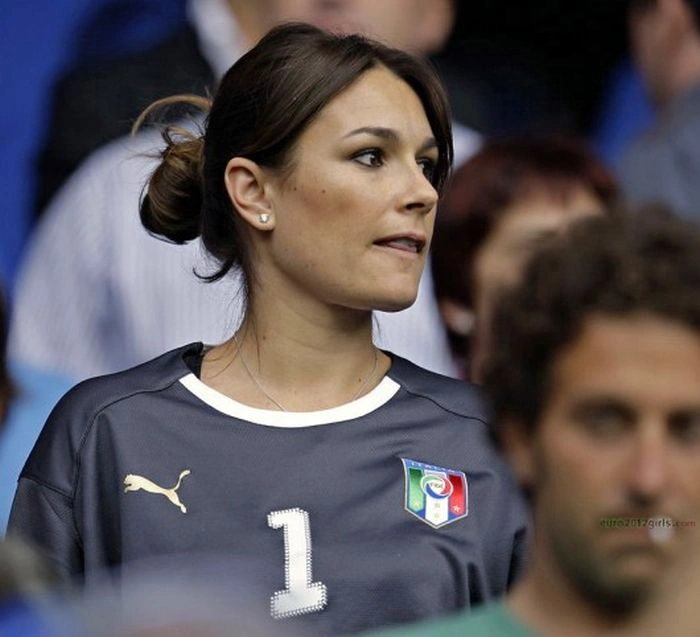 Вболівальниці з чемпіонатів Євро 2008-2012 (80 фото) – фото 59