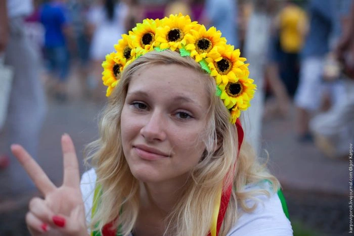 Вболівальниці на матчі Україна-Швеція (30 фото) – фото 2