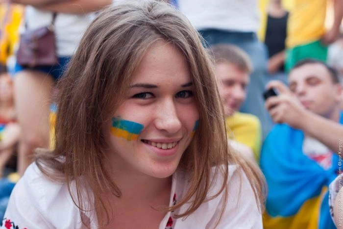 Вболівальниці на матчі Україна-Швеція (30 фото) – фото 4