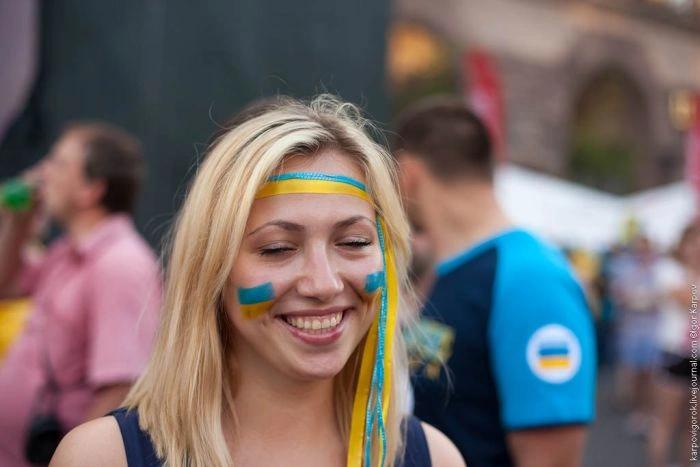 Вболівальниці на матчі Україна-Швеція (30 фото) – фото 10