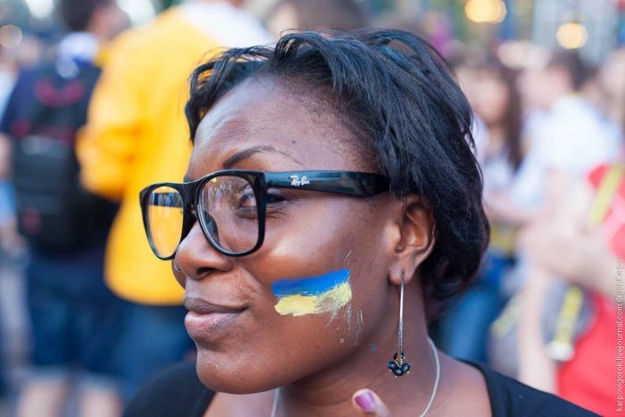 Вболівальниці на матчі Україна-Швеція (30 фото) – фото 23