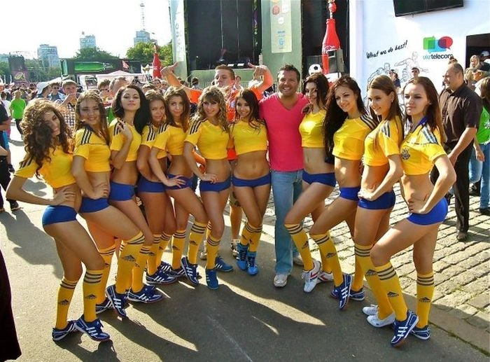 Вболівальниці на матчі Україна-Швеція (30 фото) – фото 30