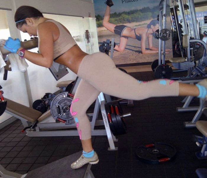 Дівчата в обтяжливих легінсах (50 фото) – фото 45