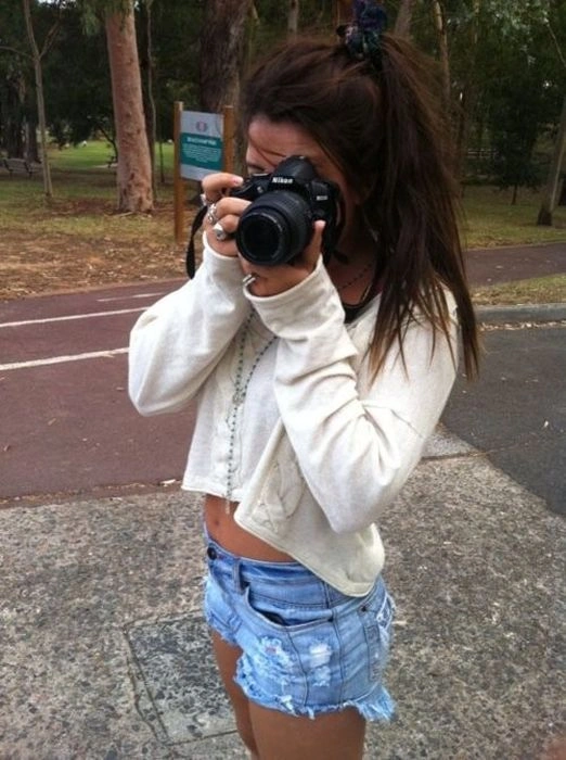 Худі дівчата в джинсових шортах (49 фото) – фото 7