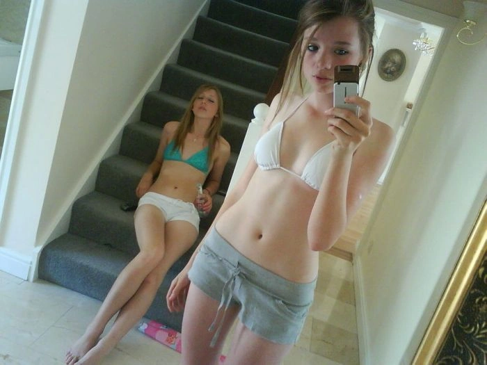 Худі дівчата в джинсових шортах (49 фото) – фото 13