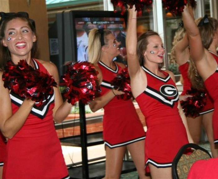 Спортивні дівчата з групи підтримки (55 фото) – фото 14