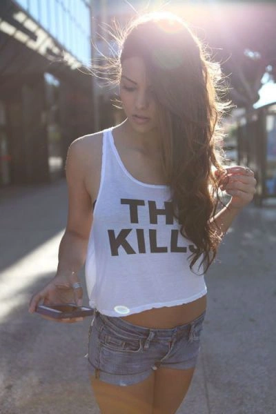 Худі дівчата в коротких шортах (30 фото) – фото 2