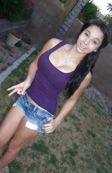 Худі дівчата в коротких шортах (30 фото) – фото 5