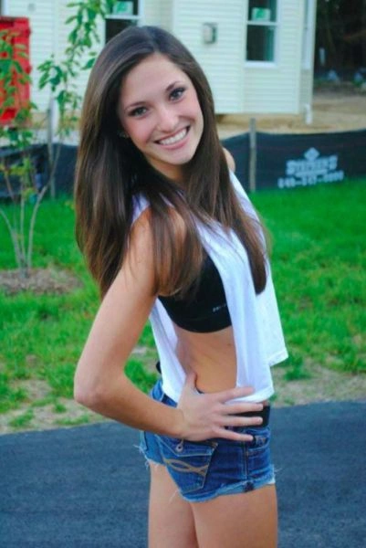 Худі дівчата в коротких шортах (30 фото) – фото 17