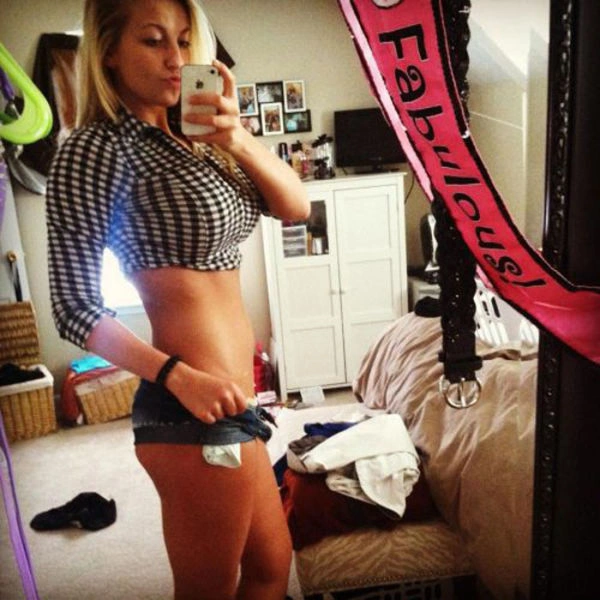 Худі дівчата в коротких шортах (30 фото) – фото 18