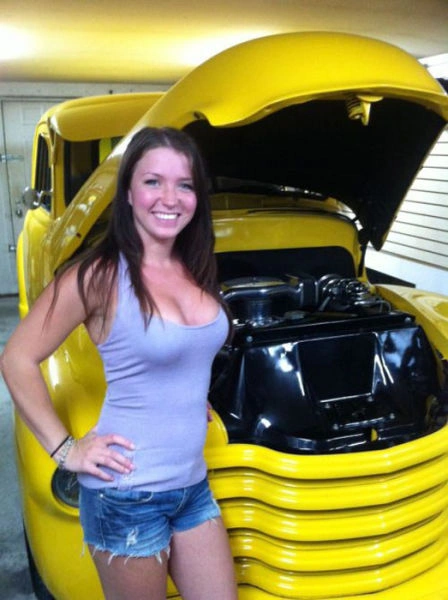 Худі дівчата в коротких шортах (30 фото) – фото 26