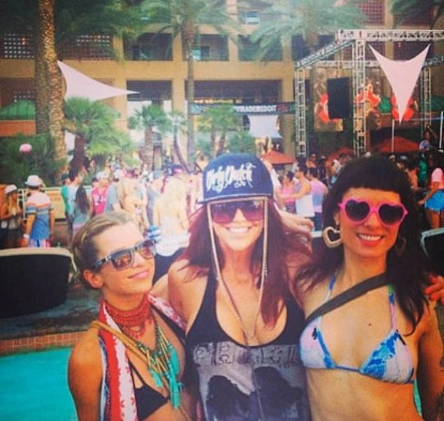 Дівчата з фестивалю Coachella 2013. Частина 2 (58 фото) – фото 42