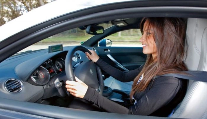 Гарні дівчата та класні автомобілі (103 фото) – фото 27