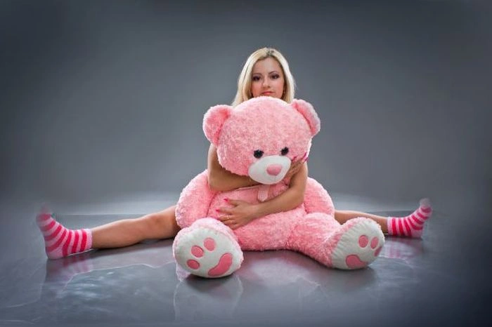 Загадка дня. Вгадайте, чим займається ця дівчина? (22 фото) – фото 5