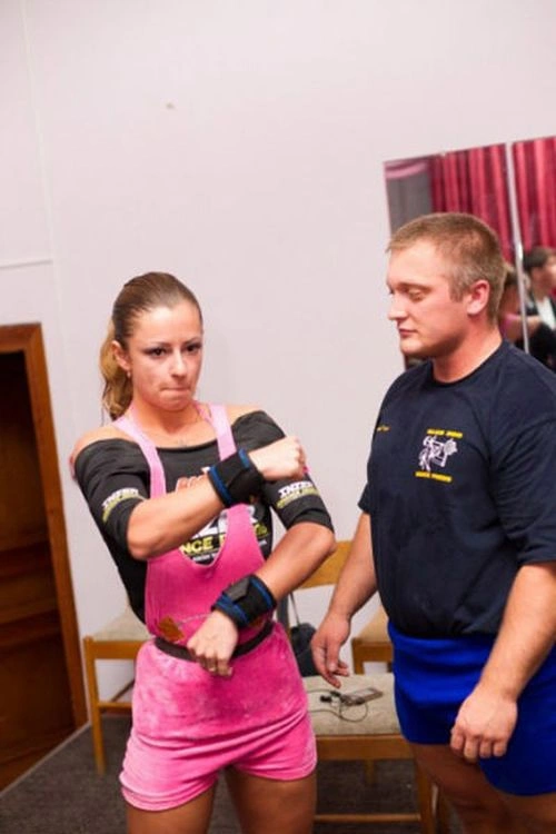 Загадка дня. Вгадайте, чим займається ця дівчина? (22 фото) – фото 14