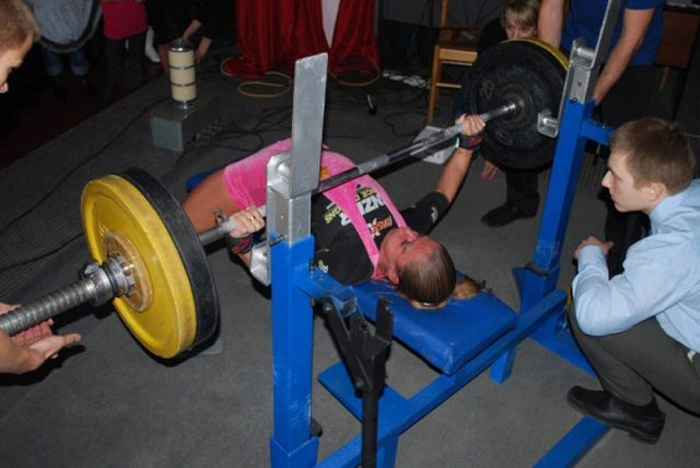 Загадка дня. Вгадайте, чим займається ця дівчина? (22 фото) – фото 20