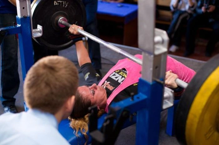 Загадка дня. Вгадайте, чим займається ця дівчина? (22 фото) – фото 21