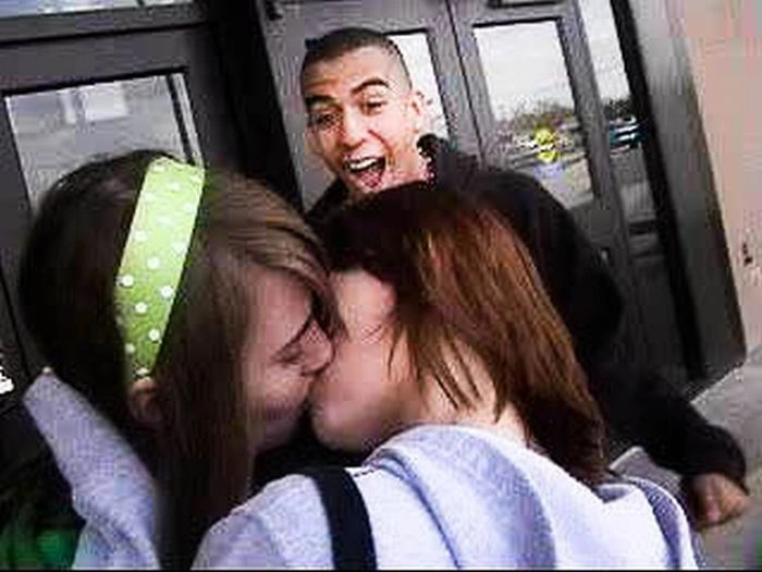 Фотобомби з цілуючимися дівчатами (59 фото) – фото 10