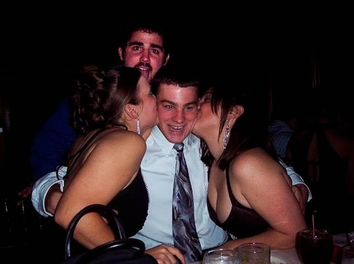 Фотобомби з цілуючимися дівчатами (59 фото) – фото 18