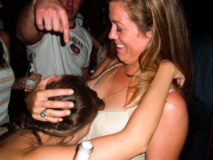 Фотобомби з цілуючимися дівчатами (59 фото) – фото 28