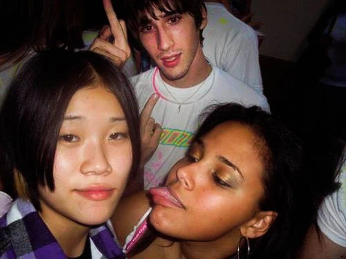 Фотобомби з цілуючимися дівчатами (59 фото) – фото 37