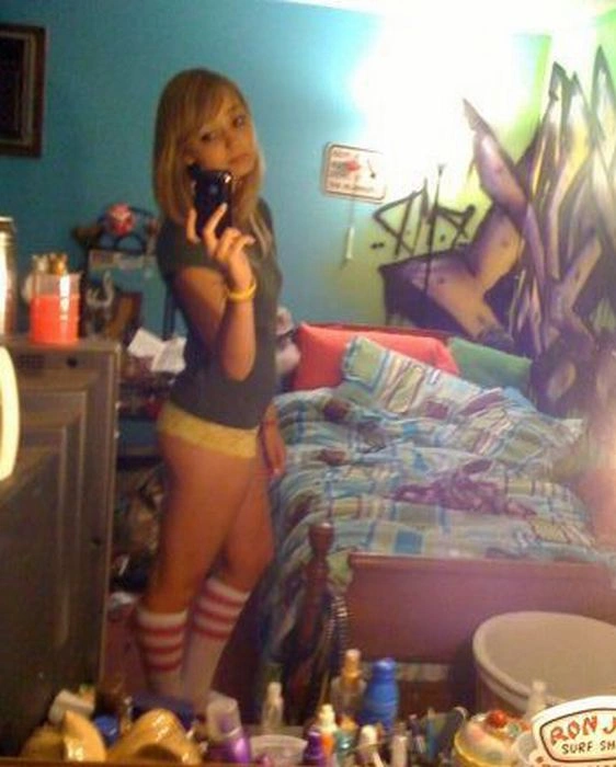 Дівчата перед дзеркалом. Частина 2 (86 фото) – фото 4