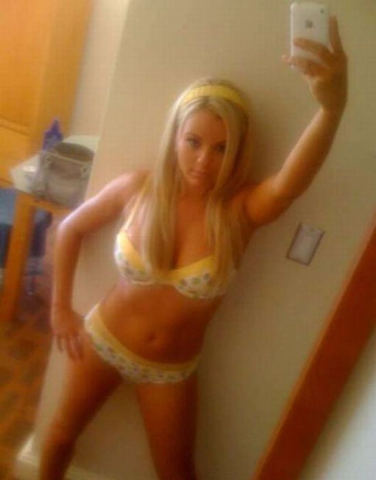 Дівчата перед дзеркалом. Частина 2 (86 фото) – фото 15