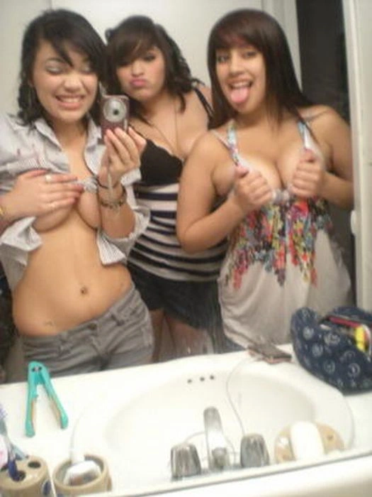 Дівчата перед дзеркалом. Частина 2 (86 фото) – фото 19