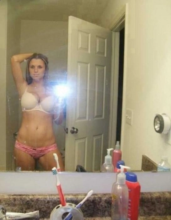 Дівчата перед дзеркалом. Частина 2 (86 фото) – фото 70