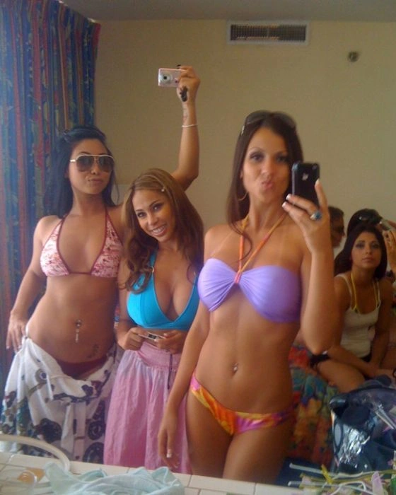 Дівчата перед дзеркалом. Частина 2 (86 фото) – фото 71