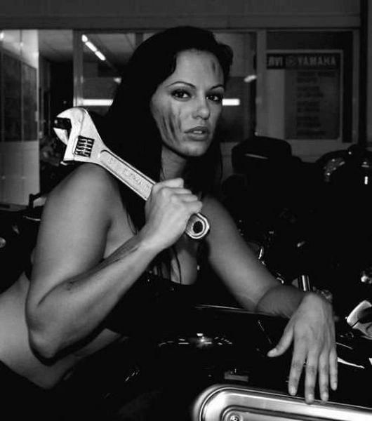 Дівчата-автомеханіки (22 фото) – фото 18