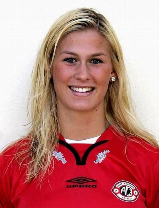 Дівчата-футболістки (10 фото) – фото 7