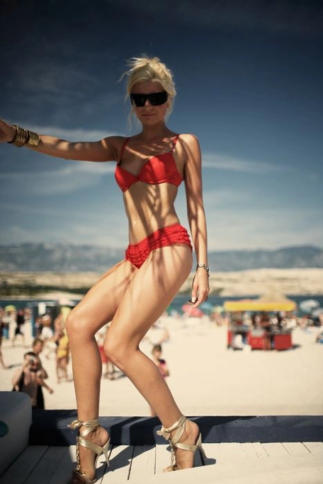 Дівчата у басейні (54 фото) – фото 29