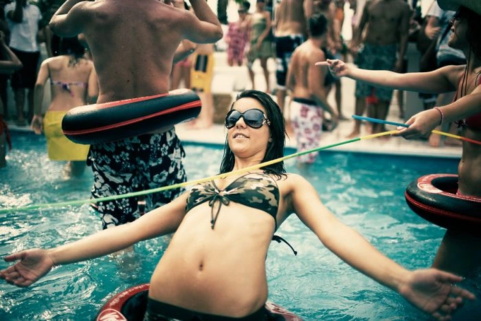 Дівчата у басейні (54 фото) – фото 33