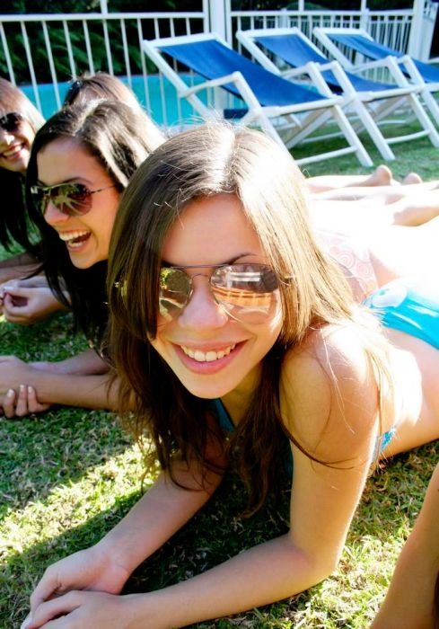 Дівчата у басейні (54 фото) – фото 36