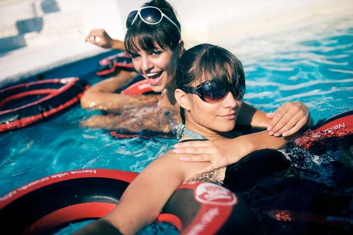 Дівчата у басейні (54 фото) – фото 37