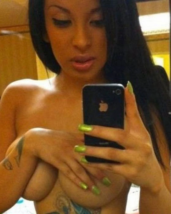 Дівчата та Apple iPhone. Частина 2 (130 фото) – фото 80