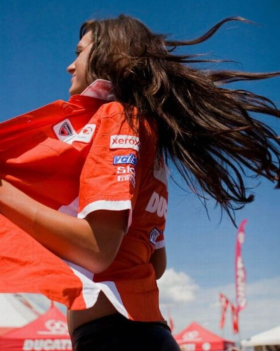 Дівчата з мотошоу Ducati (92 фото) – фото 5