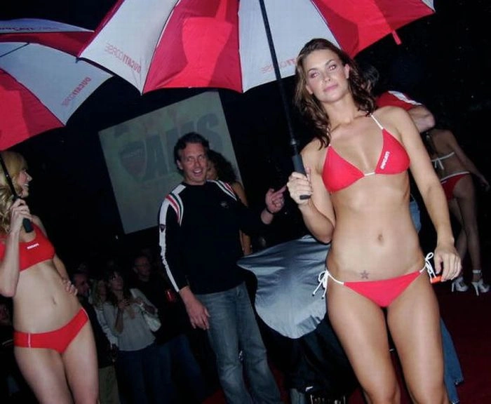 Дівчата з мотошоу Ducati (92 фото) – фото 34