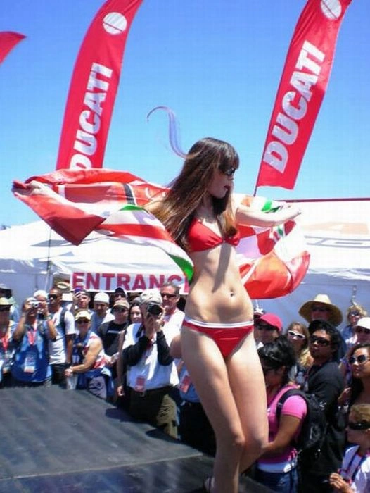 Дівчата з мотошоу Ducati (92 фото) – фото 58