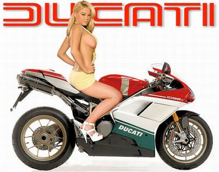 Дівчата з мотошоу Ducati (92 фото) – фото 61