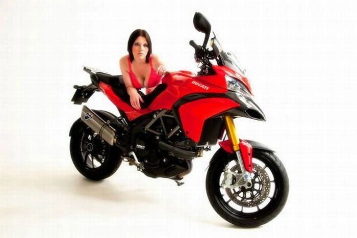 Дівчата з мотошоу Ducati (92 фото) – фото 75