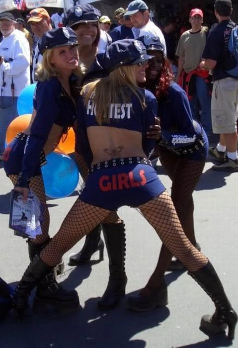 Найкращі жіночі попи з автомобільних заходів (113 фото) – фото 8