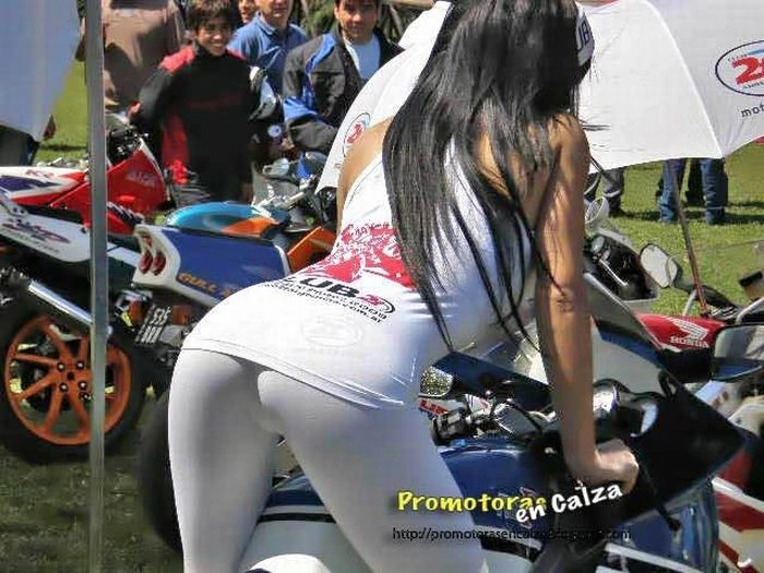 Найкращі жіночі попи з автомобільних заходів (113 фото) – фото 37