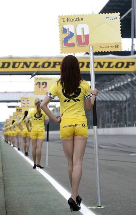 Найкращі жіночі попи з автомобільних заходів (113 фото) – фото 53